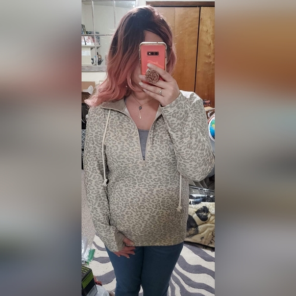 Snow Leopard Pullover Sweatshirt - Picture 2 of 2